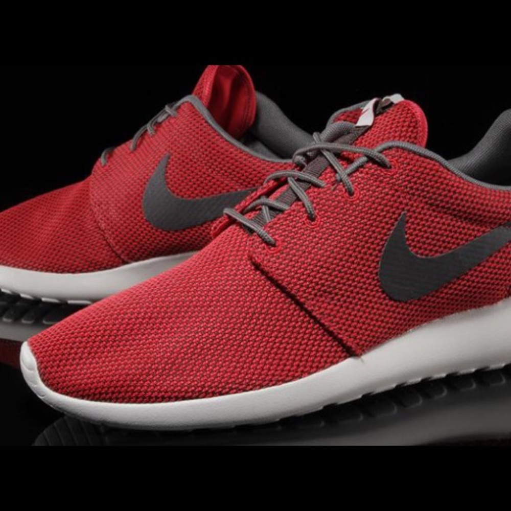 Nike Roshe Run- Red & Gray | Size 13